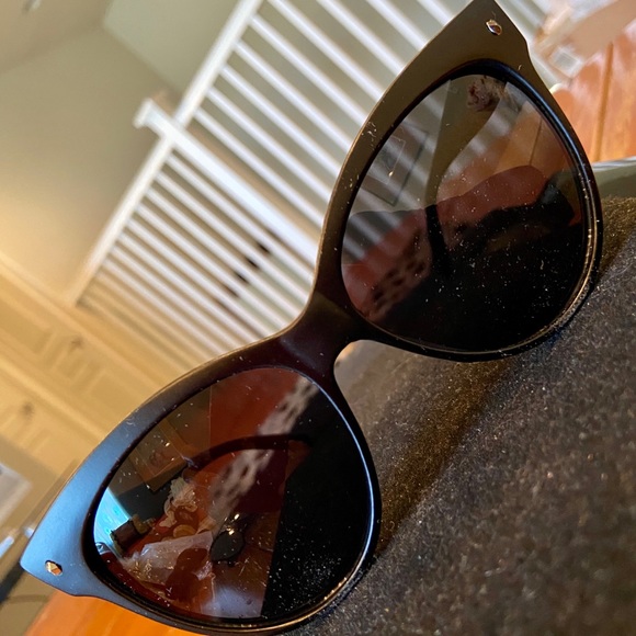 MEOW! Cute set of Black Sunglasses and Case - Picture 3 of 3